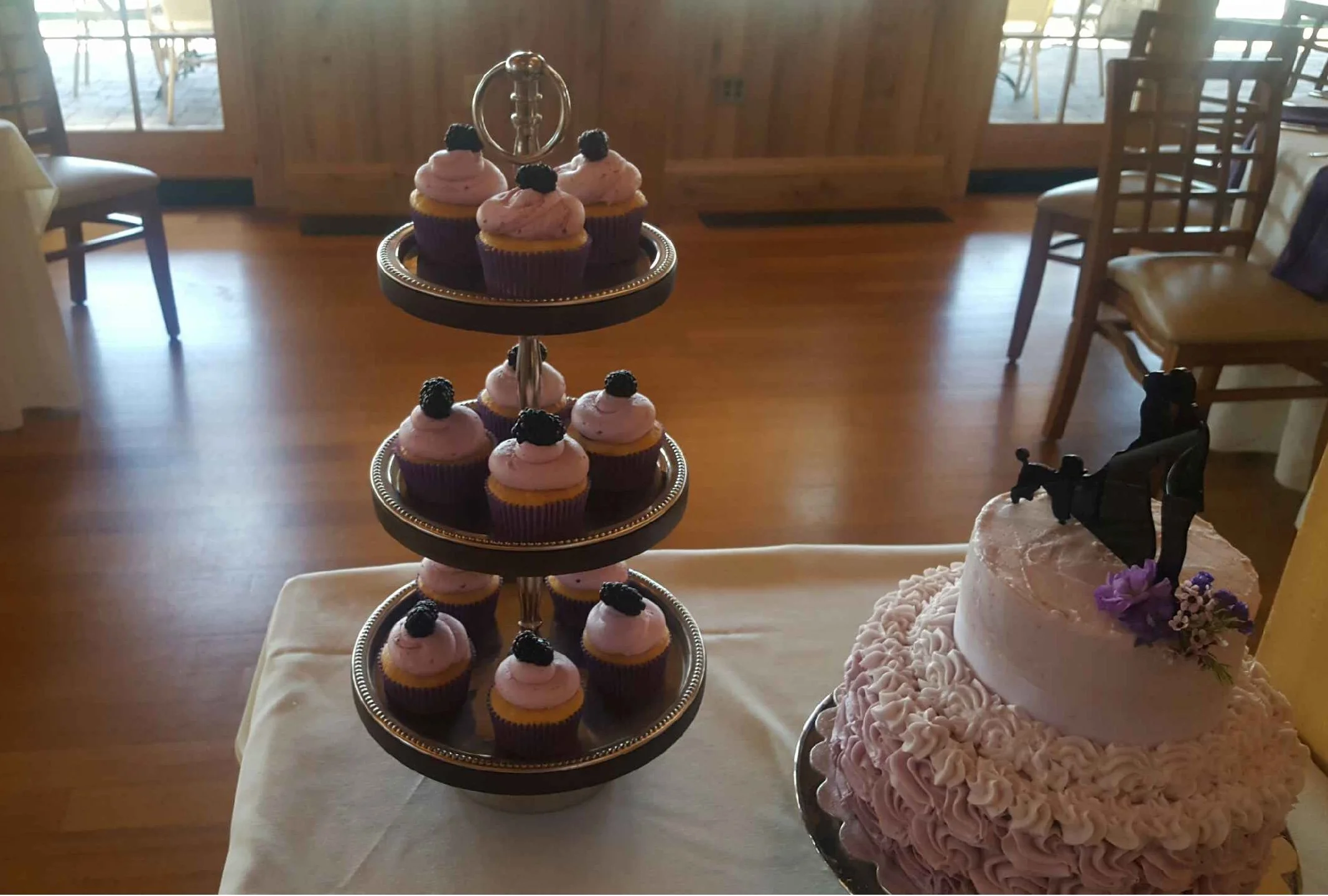 CupcakesSilouetteCake.jpg