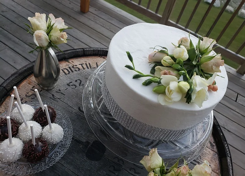 23-WedCake-barreltable2_195318.jpg