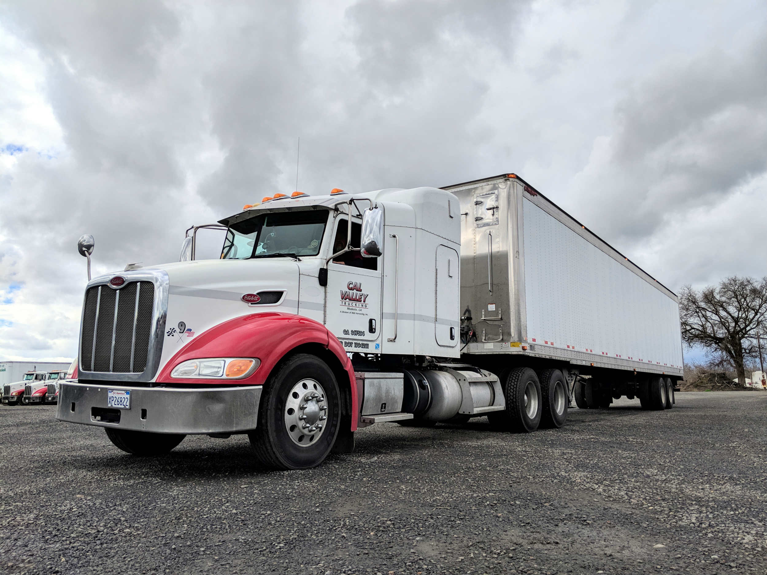 Peterbilt-384-Dry-Van-Trailer.jpg