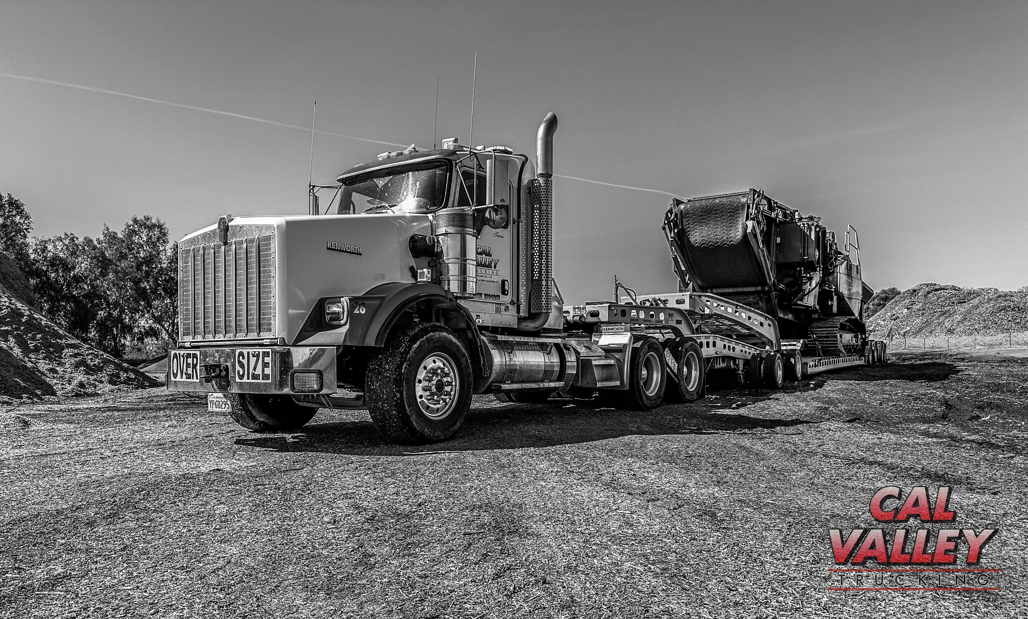 209-545-8300 is your number to call for heavy haul!

#calvalleytrucking #kenworth #heavyhaul  #grinder #murraytrailer #california #trucking 
#wearecalvalley