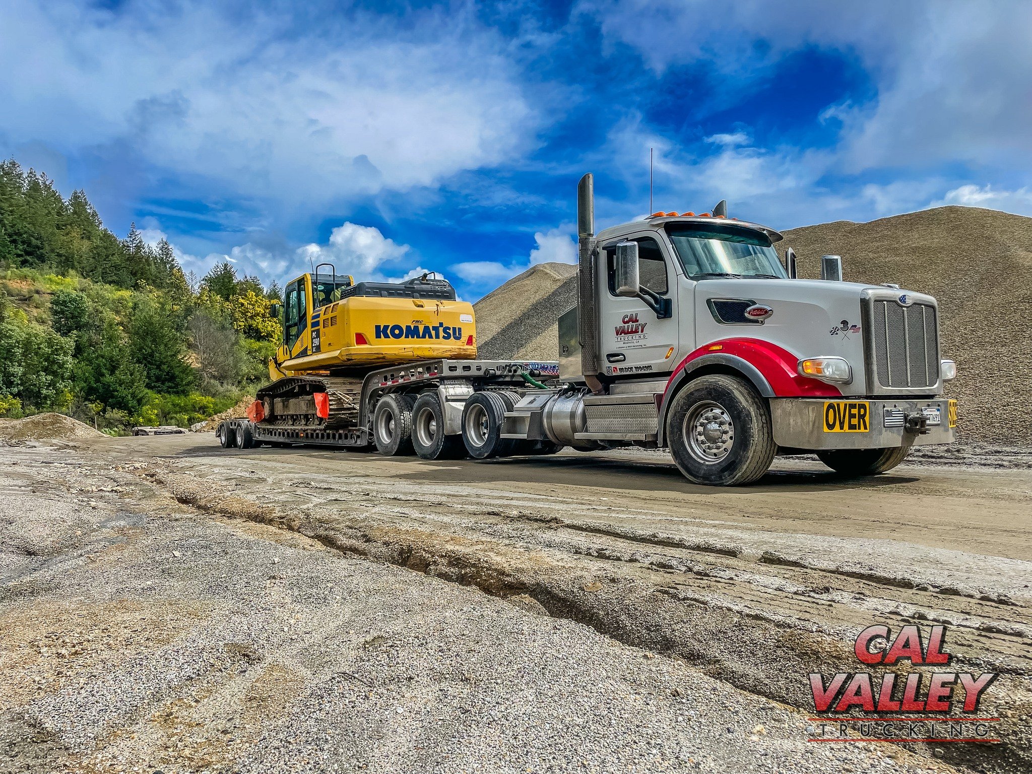 209-545-8300 is your number to call for heavy haul!

#calvalleytrucking #lowbed #heavyhaul #peterbilt #murraytrailer #komatsu #wearecalvalley