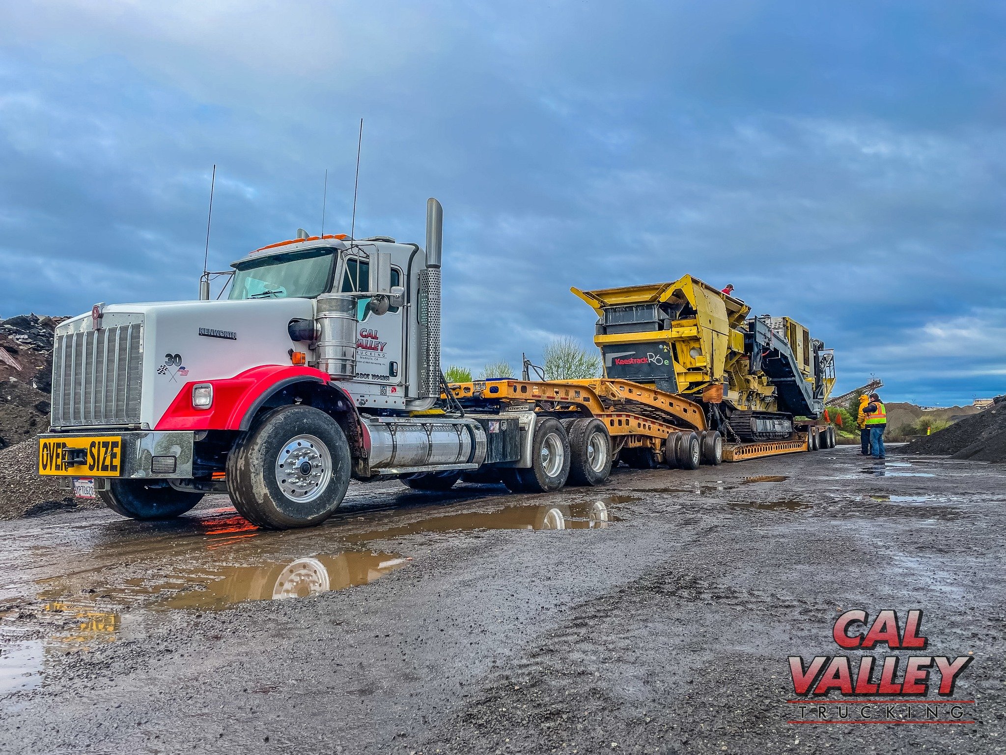 209-545-8300 is your number to call for heavy haul!

#calvalleytrucking #murraytrailers #kenworth #heavyhaul #crusher #oversize #wearecalvalley