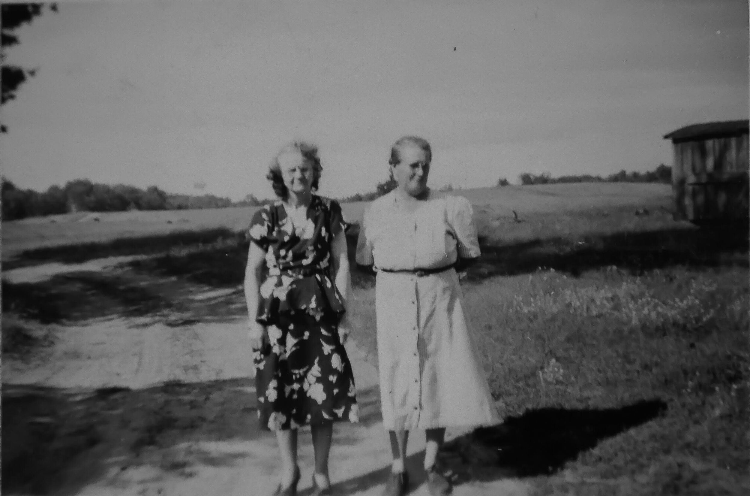 My great grandma Bodin on the right. She looks so much like my grandma!