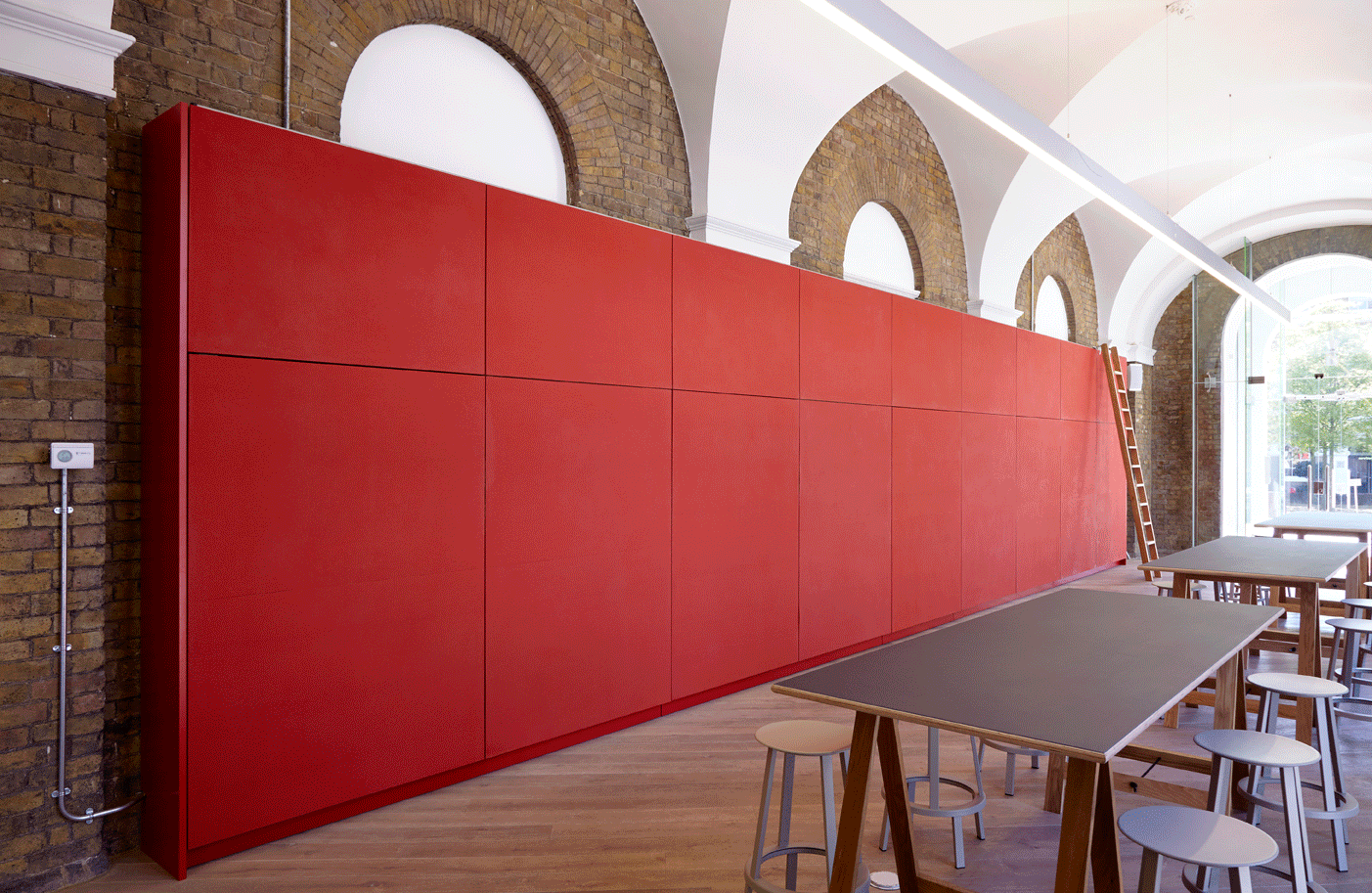 
The offices of venturethree are housed in a grade 2* listed wing of Cavalry Square, adjacent to the Saatchi Gallery. Our brief was to develop a design to enable better use of the beautiful arcade space overlooking the