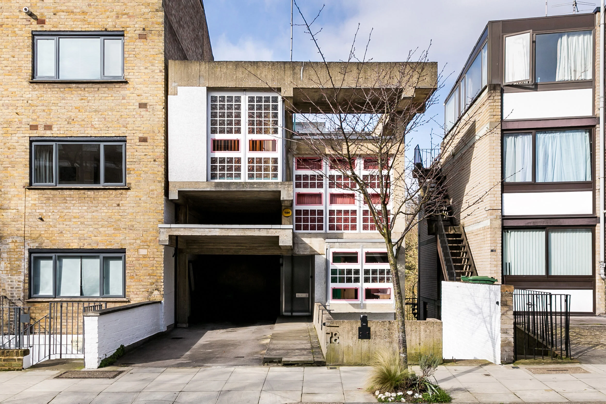 A great post-war modern house in Hampstead, given a Grade-II listing in 2014 by Historic England, representing a “completely unique piece of architectural vision and ingenuity that syntheses a great wealth of influences and ideas and is executed wit