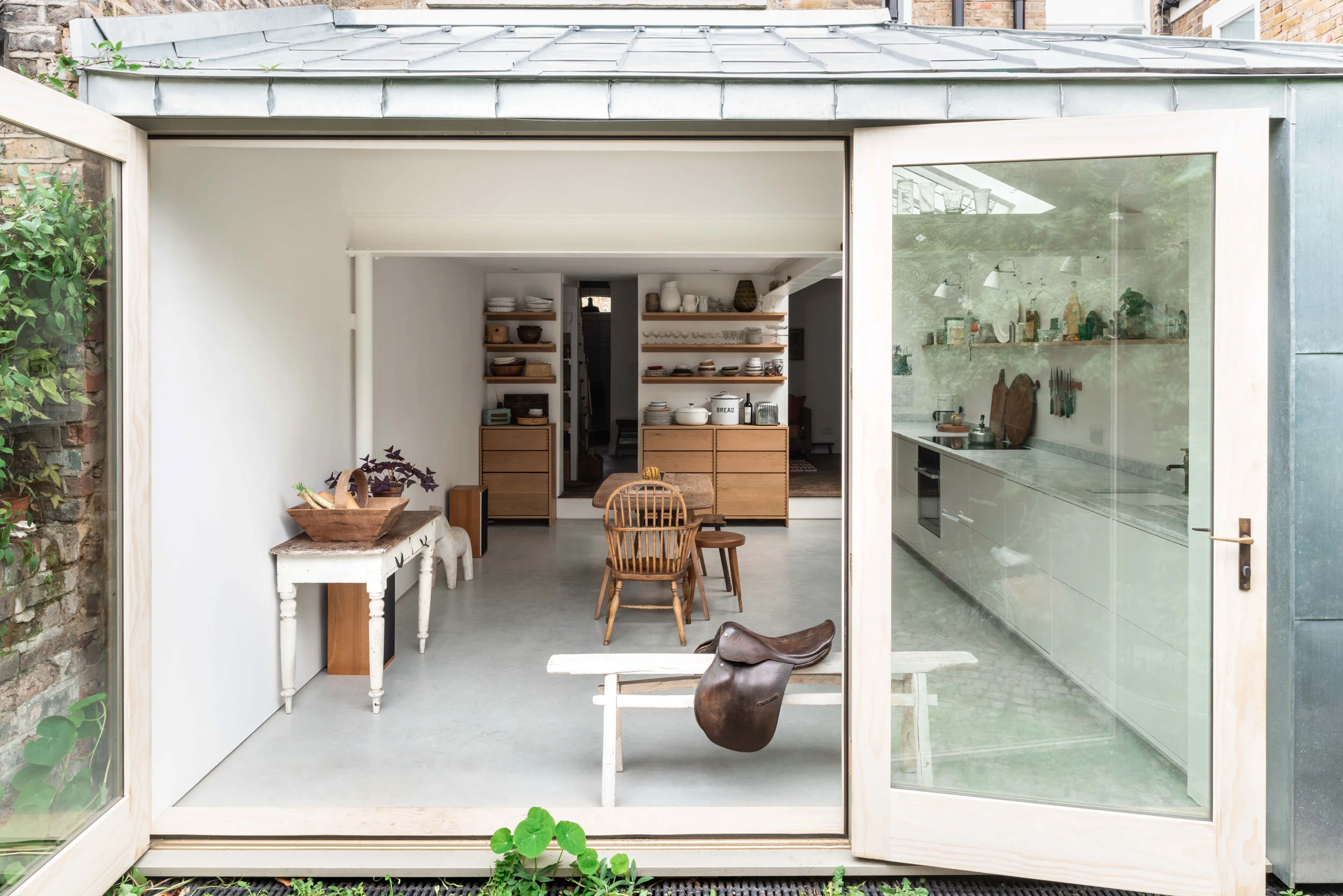 Externally we combined a specialist natural untreated zinc that will develop a dull grey patina over time with large timber glazing. The result is a light, airy and relaxed space that creates a nice balance between old and new.