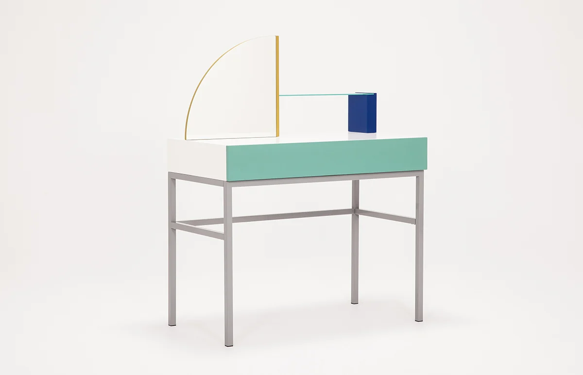 EQ3-ASSEMBLY-DRESSING-TABLE-02-zoemowat.jpg