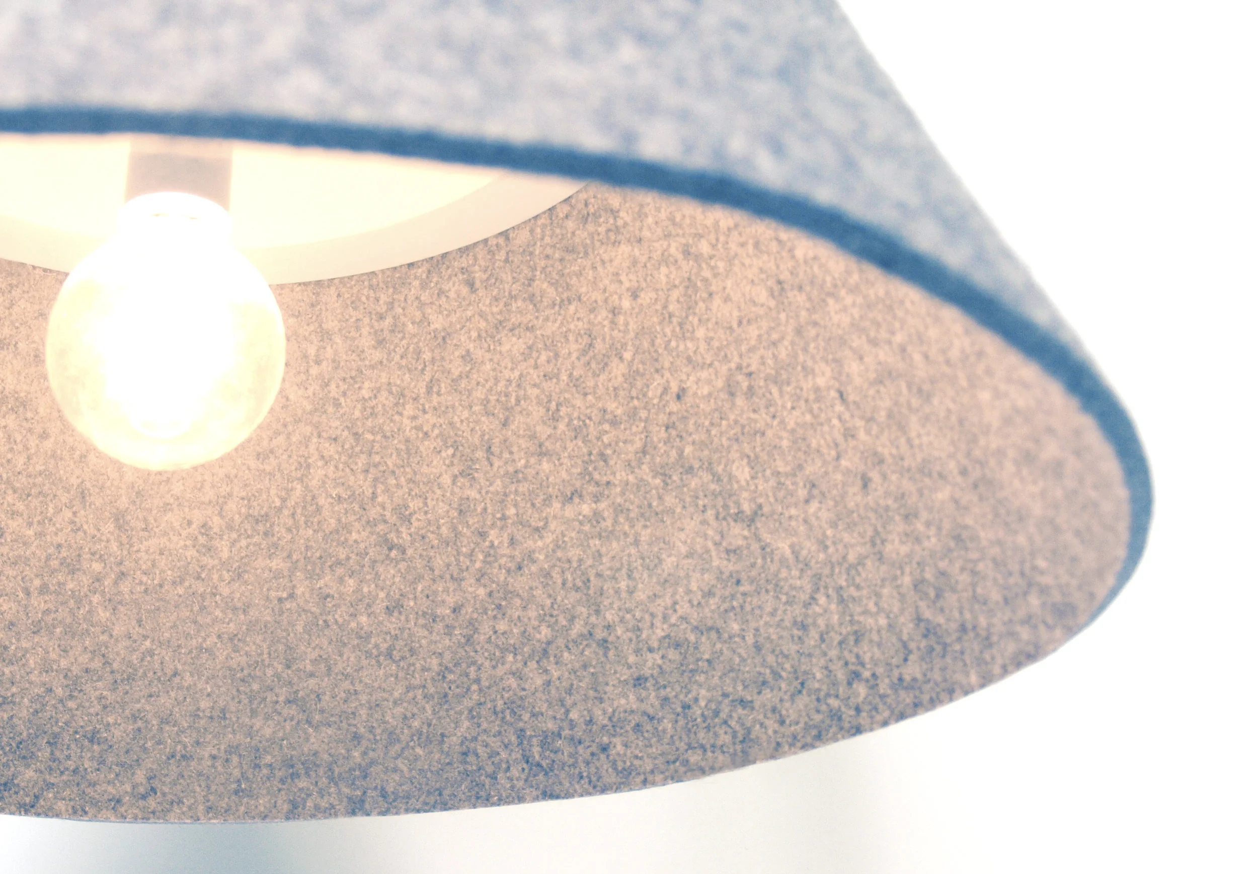 Zoë Mowat — Stratus lamp 3.jpg
