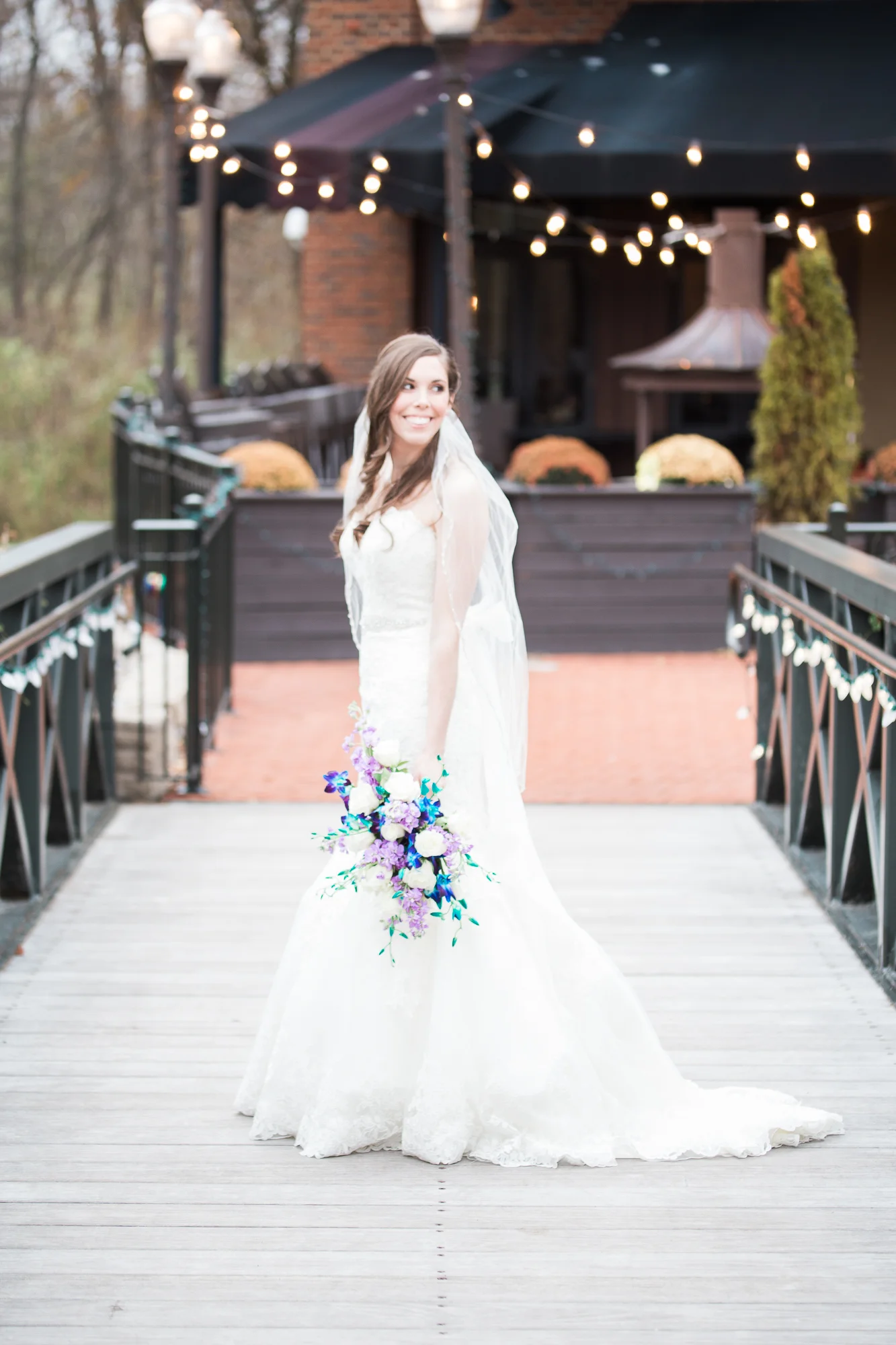 fall-wedding-outdoor-november-wedding-bride-creekside-conference-roxanna-sue-photos-1.jpg