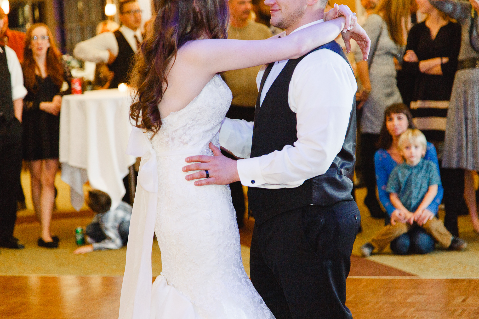 brady-first-dance-a-ohio-lighting-ocf-columbus-wedding-couple-bridal-creekside-conference-indoor-roxanna-sue-photos-ohio-photography-1.jpg