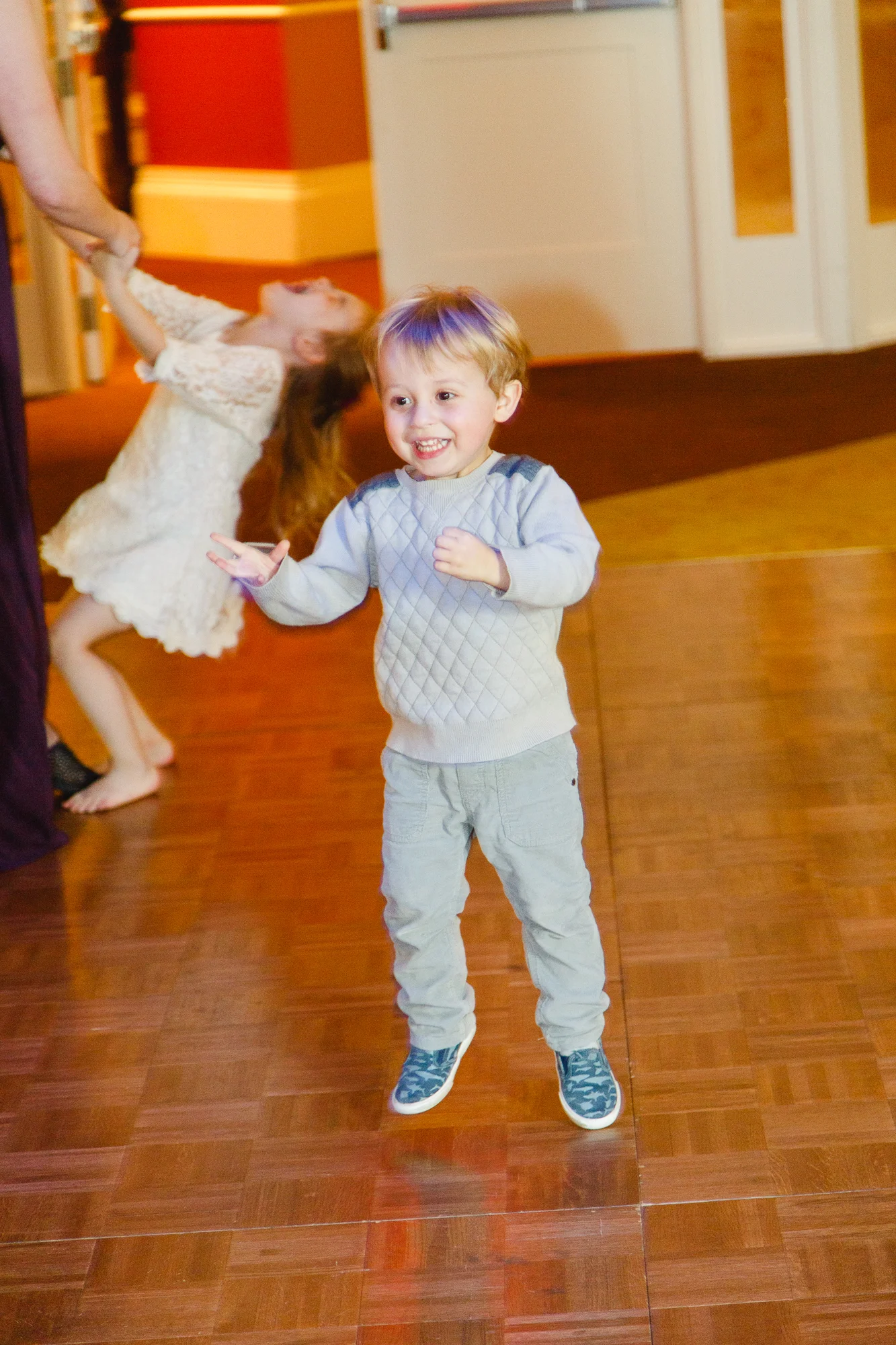 brady-first-dance-dancing-kids-ohio-lighting-ocf-columbus-wedding-couple-bridal-creekside-conference-indoor-roxanna-sue-photos-ohio-photography-1.jpg
