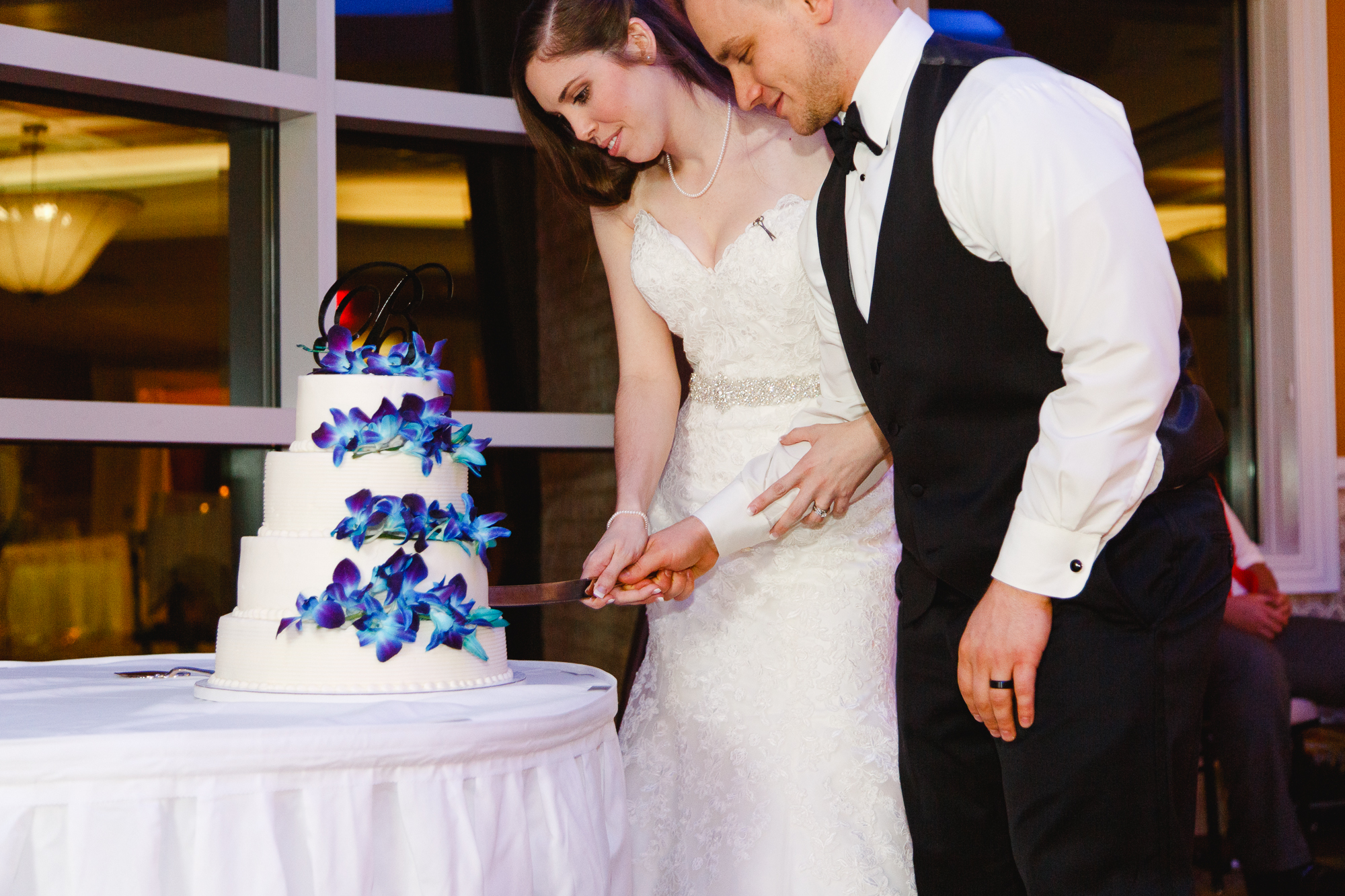 brady-gahanna-ohio-cake-cut-speeches-ceremony-a-ohio-lighting-ocf-columbus-wedding-couple-bridal-creekside-conference-indoor-roxanna-sue-photos-ohio-photography-1.jpg