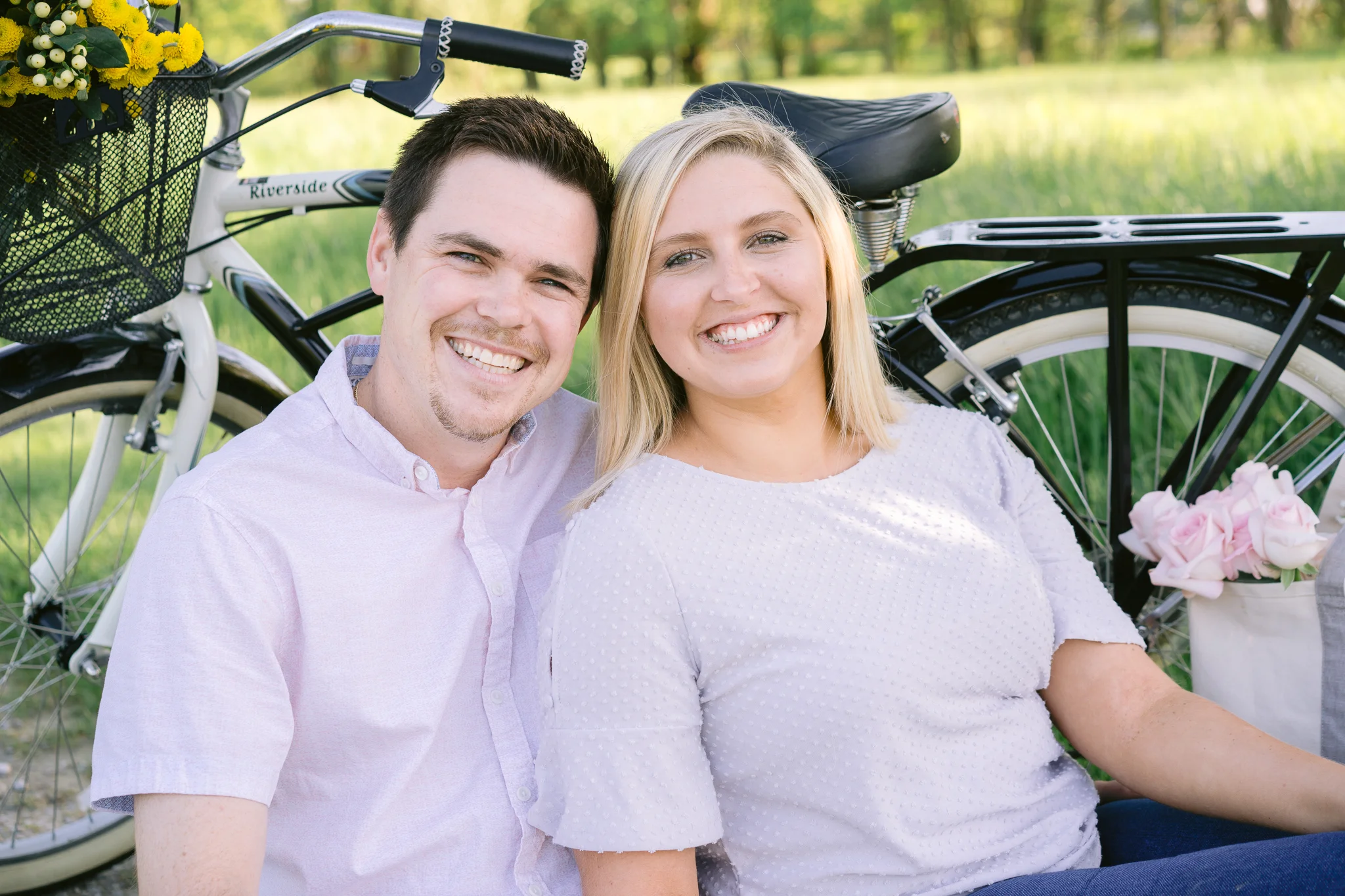Spring Mini Shoot with Couple Countryside Floral Vibes