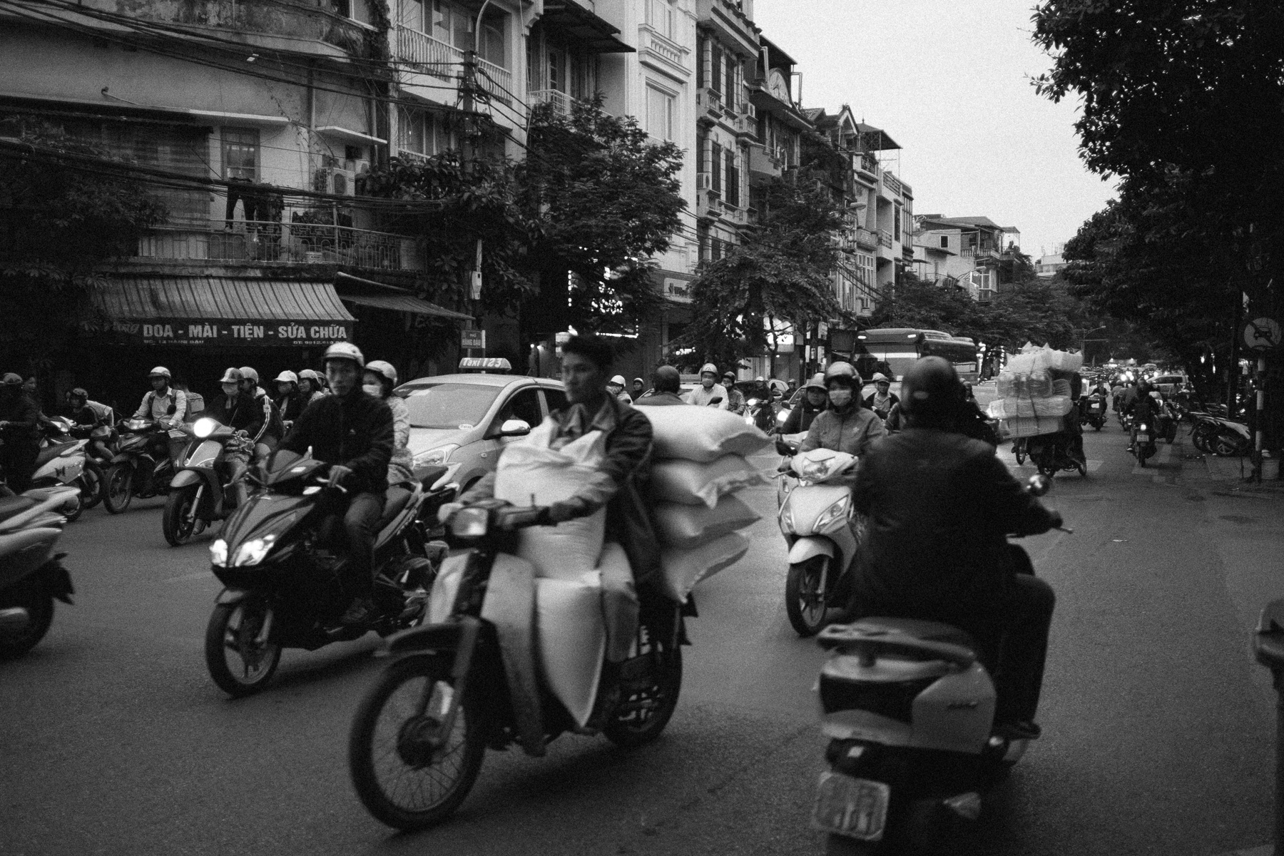 Hikaru Funnell - Capture Collect Photography - Fuji X Pro1 - Fujinon 23mm f-2.0 - Vietnam - October 2018 31.jpg