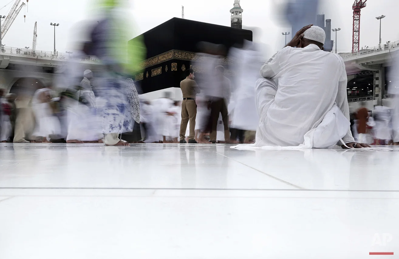  Saudi security stand guard as Muslim pilgrims circle the Kaaba, Islam's holiest shrine, at the Grand Mosque in the Muslim holy city of Mecca, Saudi Arabia, Thursday, Sept. 8, 2016. Millions of pilgrims have arrived to Mecca ahead of the Hajj annual 