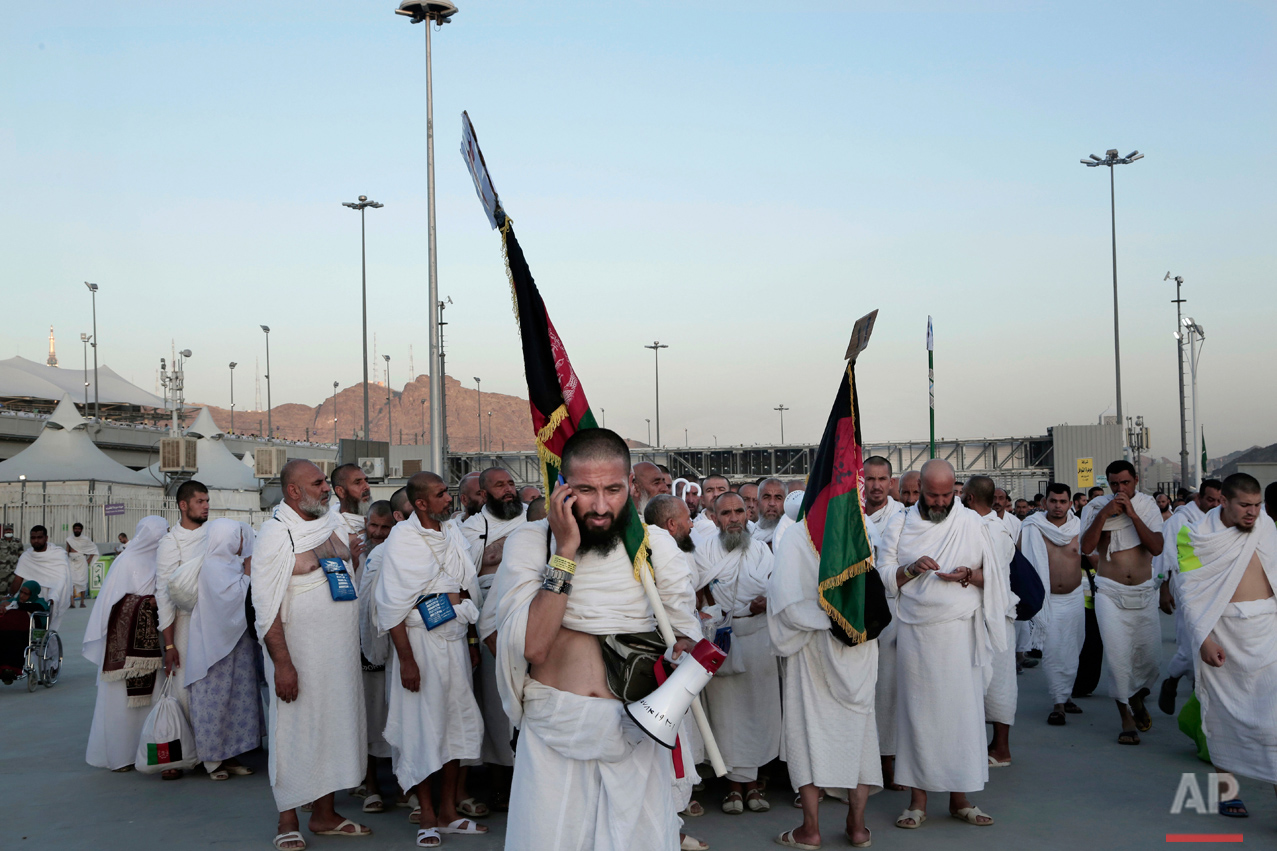  Afghan Muslim pilgrims make their way to cast stones at a pillar symbolizing the stoning of Satan, in a ritual called "Jamarat," the last rite of the annual hajj, on the first day of Eid al-Adha, in Mina near the holy city of Mecca, Saudi Arabia, Mo