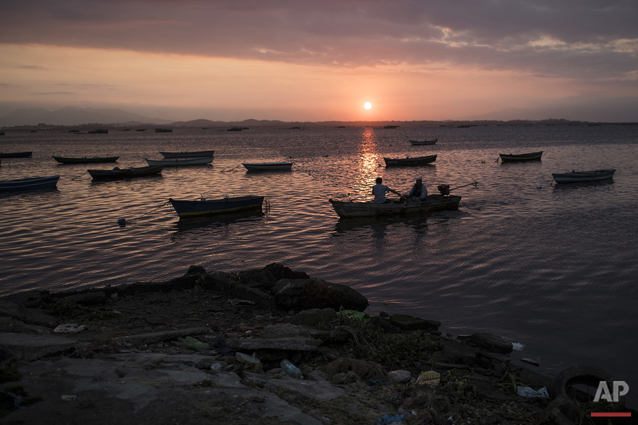  Fishermen park their boat near a polluted shore in Guanabara bay in Rio de Janeiro, Saturday, July 30, 2016. (AP Photo/Felipe Dana) 