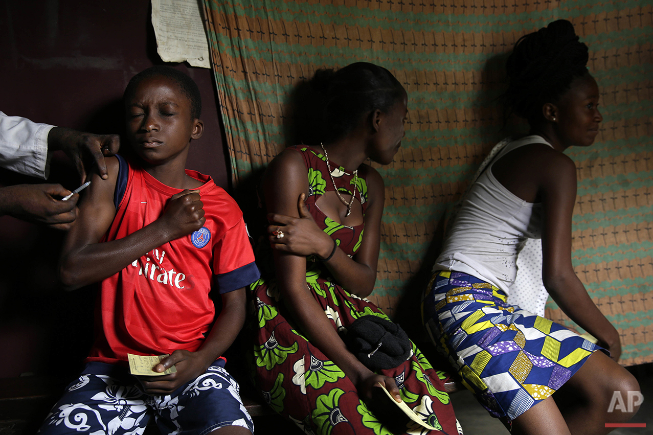  In this photo taken Thursday July 21, 2016, residents of the Kisenso district of Kinshasa, receive yellow fever vaccines. (AP Photo/Jerome Delay) 