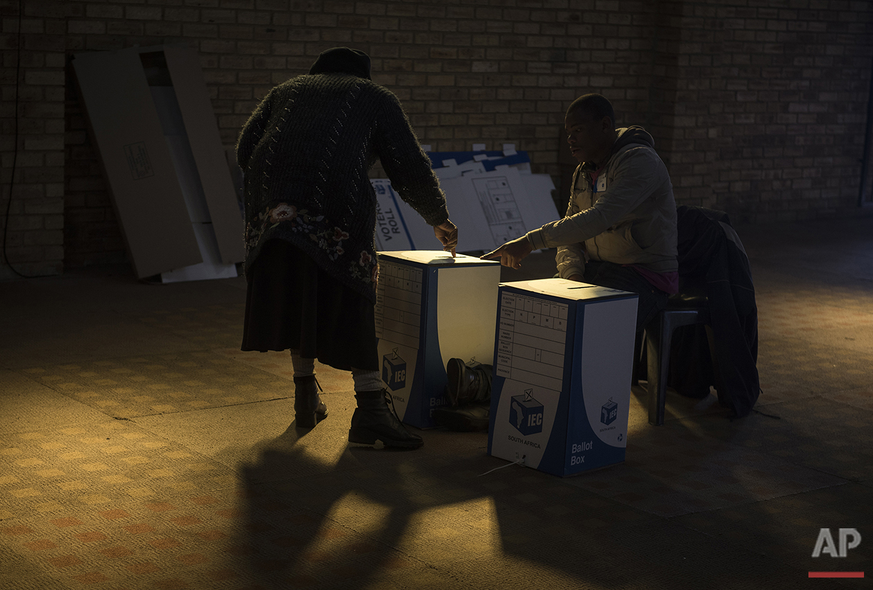  A woman casts her vote at a polling station in Soweto, South Africa, Wednesday Aug. 3, 2016. South Africans are voting in municipal elections in which the ruling African National Congress seeks to retain control of key metropolitan areas despite a v