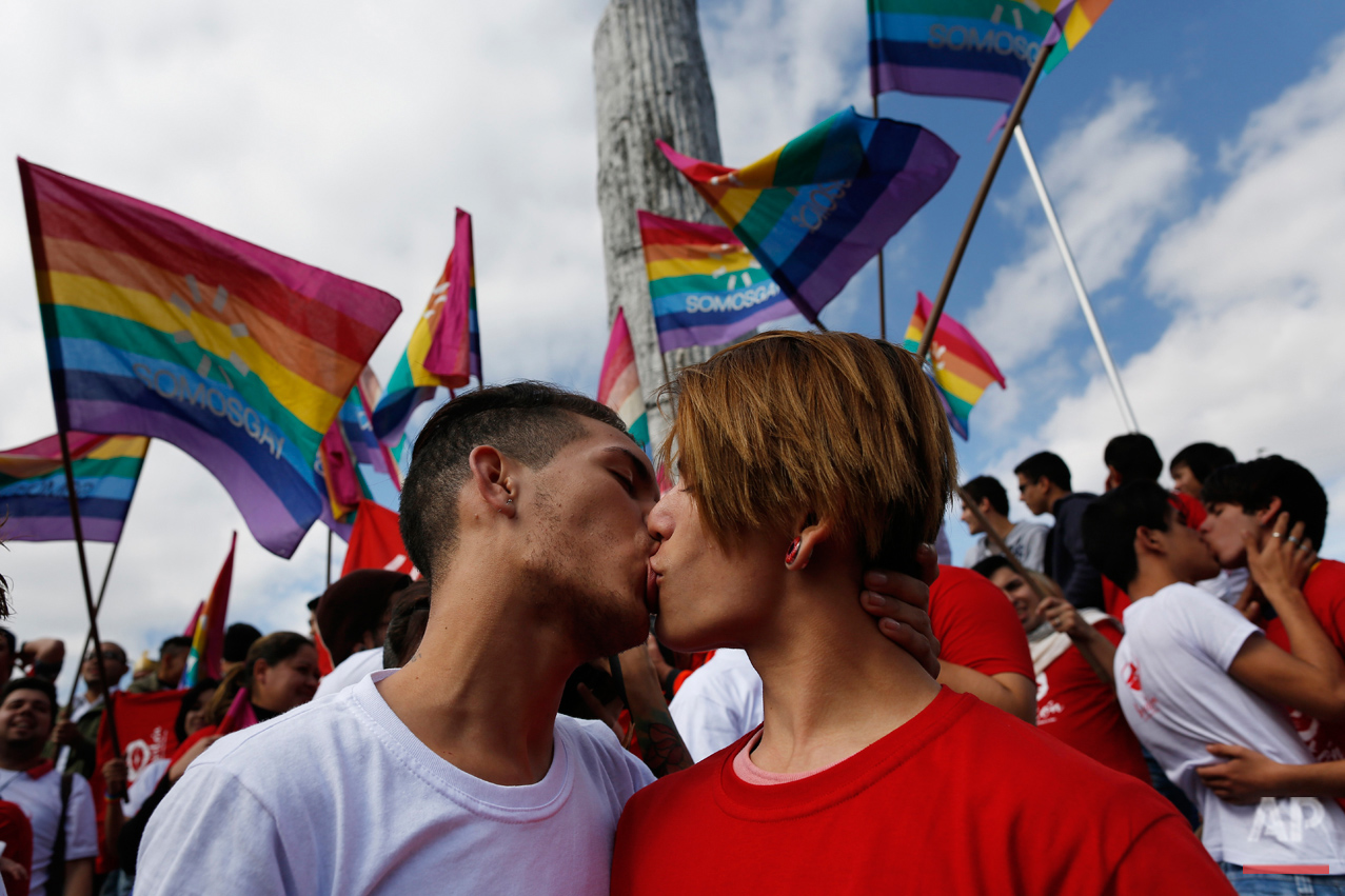 Paraguay Kiss-A-Thon