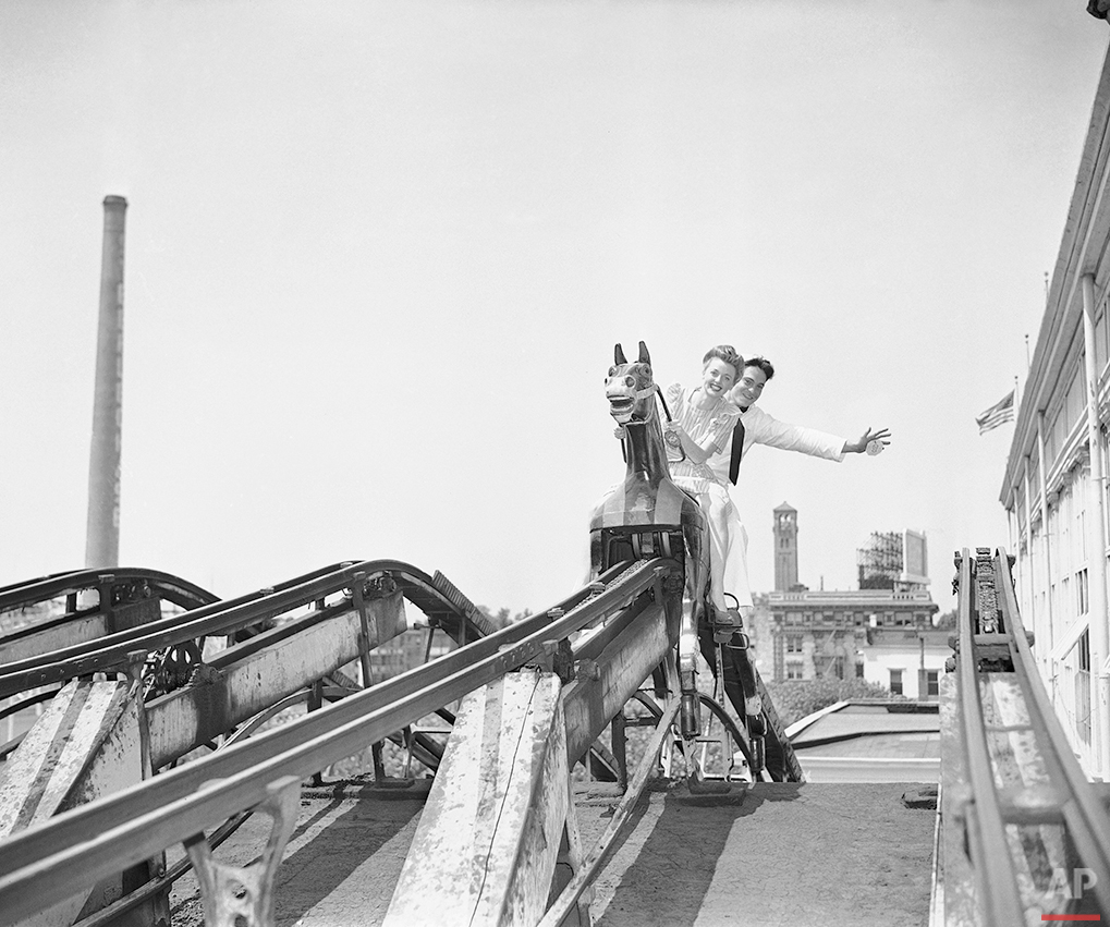  A young couple enjoys a ride around the building on the famous Steeplechase horse ride in New York on May 26, 1943. (AP Photo) 