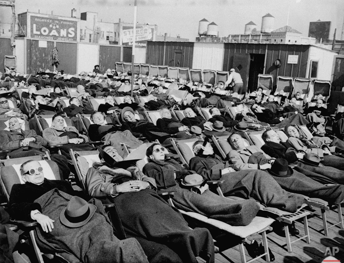 Winter sunbathing draws a crowd to the boardwalk in Coney Island, New York, on Feb. 27, 1952. (AP Photo)