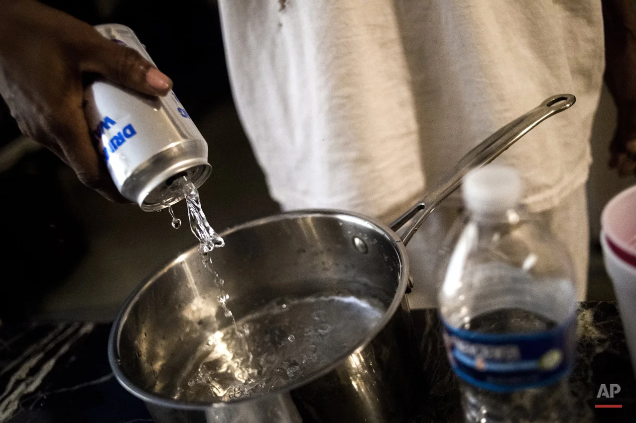 APTOPIX Flint Water