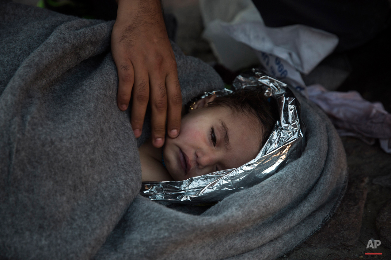  Paramedics and doctors care for a baby girl after a boat with refugees and migrants sunk while was crossing the Aegean sea from Turkey to the Greek island of Lesbos on Wednesday, Oct. 28, 2015. (AP Photo/Santi Palacios) 