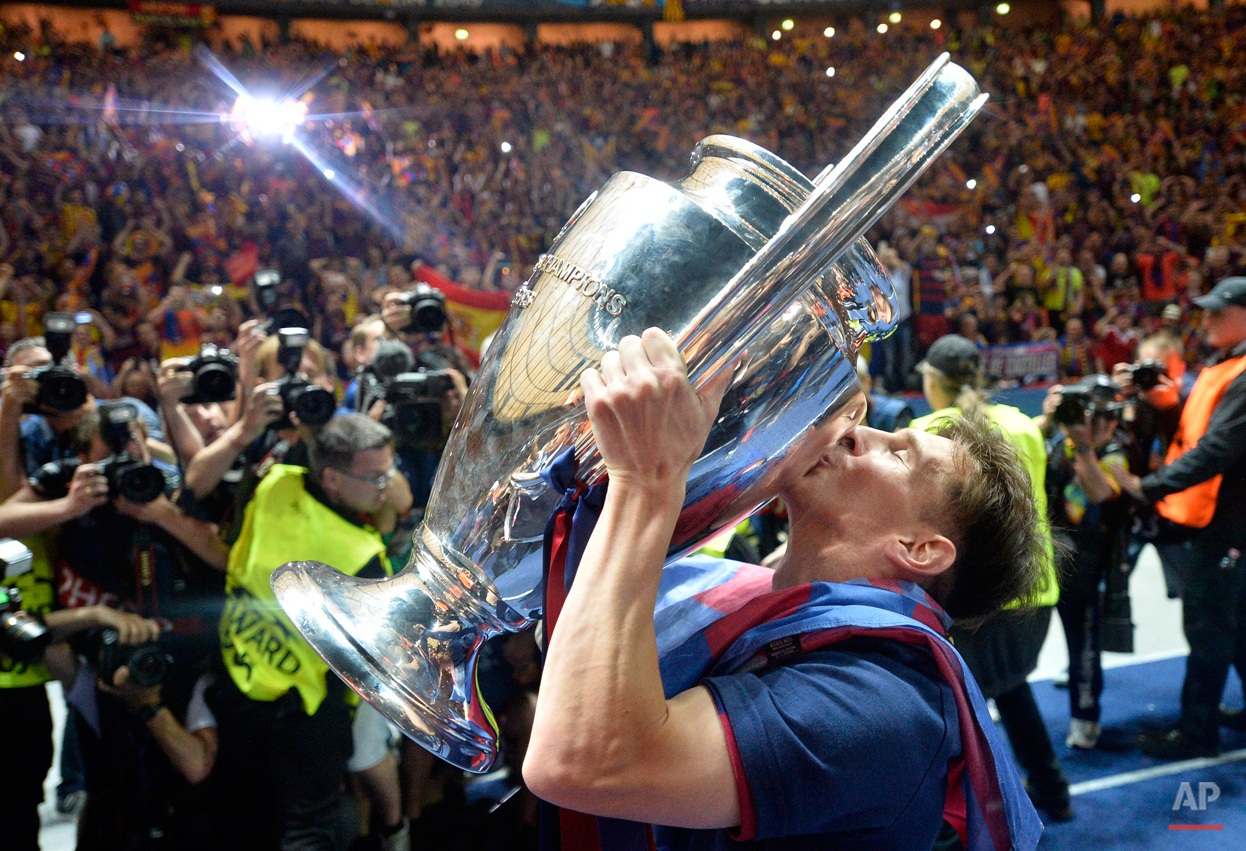  In this June 6, 2015 file photo Barcelona's Lionel Messi kisses the trophy after his team won 3-1 in the Champions League final soccer match between Juventus Turin and FC Barcelona at the Olympic stadium in Berlin. (AP Photo/Martin Meissner) 