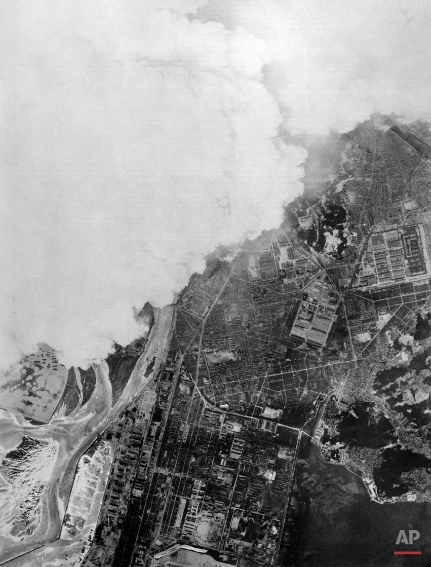  White smoke rises from detonation of the atom bomb over Hiroshima, Aug. 6, 1945.  Photo was made from 25,000 feet after the bomb hit its target. (AP Photo/U.S. Air Force) 