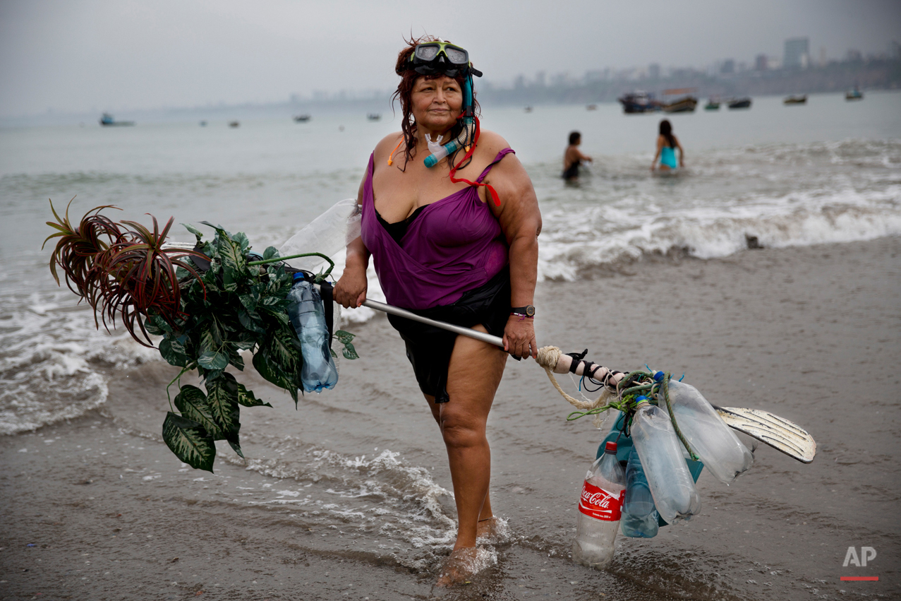 APTOPIX Peru Sea Therapy Photo Essay
