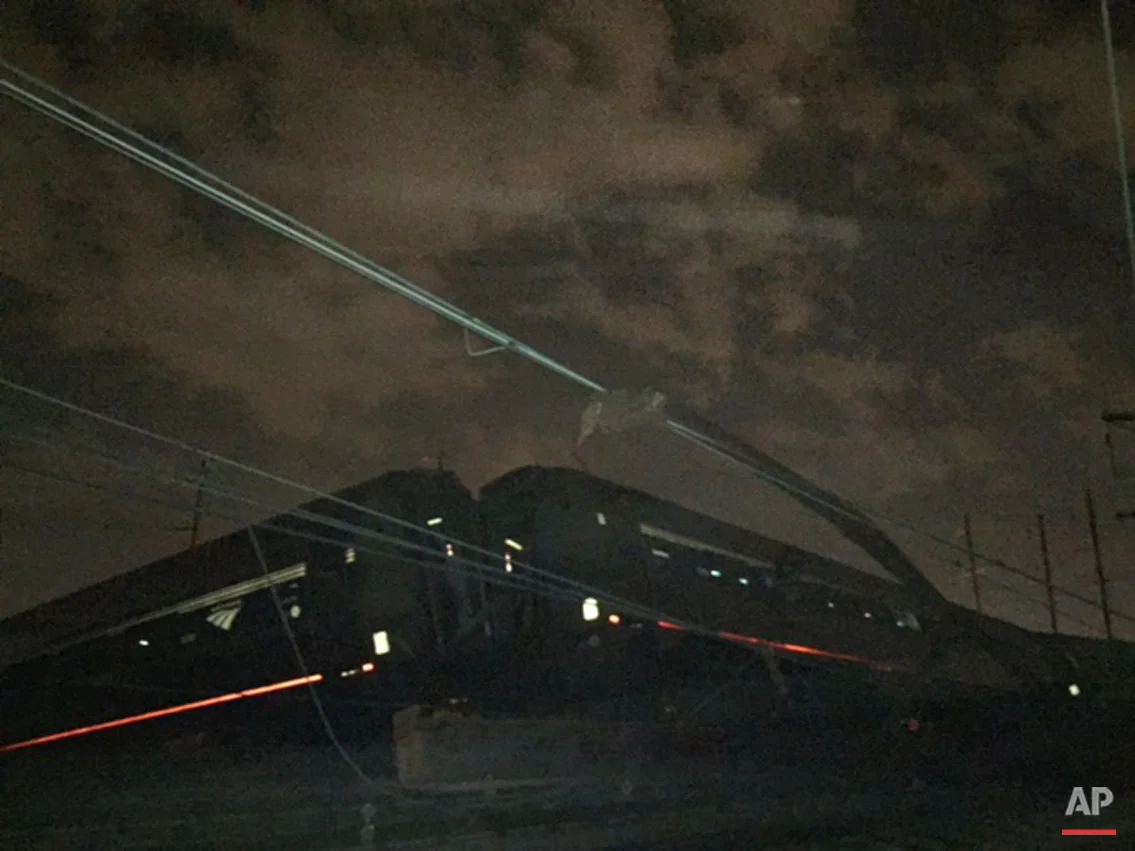 An Amtrak train crashed Tuesday, May 12, 2015, in Philadelphia. Train 188 was traveling from Washington to New York City. (AP Photo/Paul Cheung)