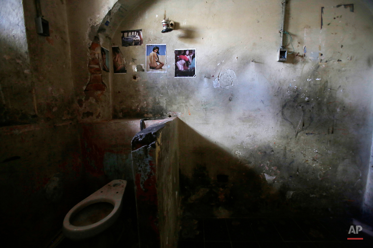 Ecuador Abandoned Prison Photo Essay