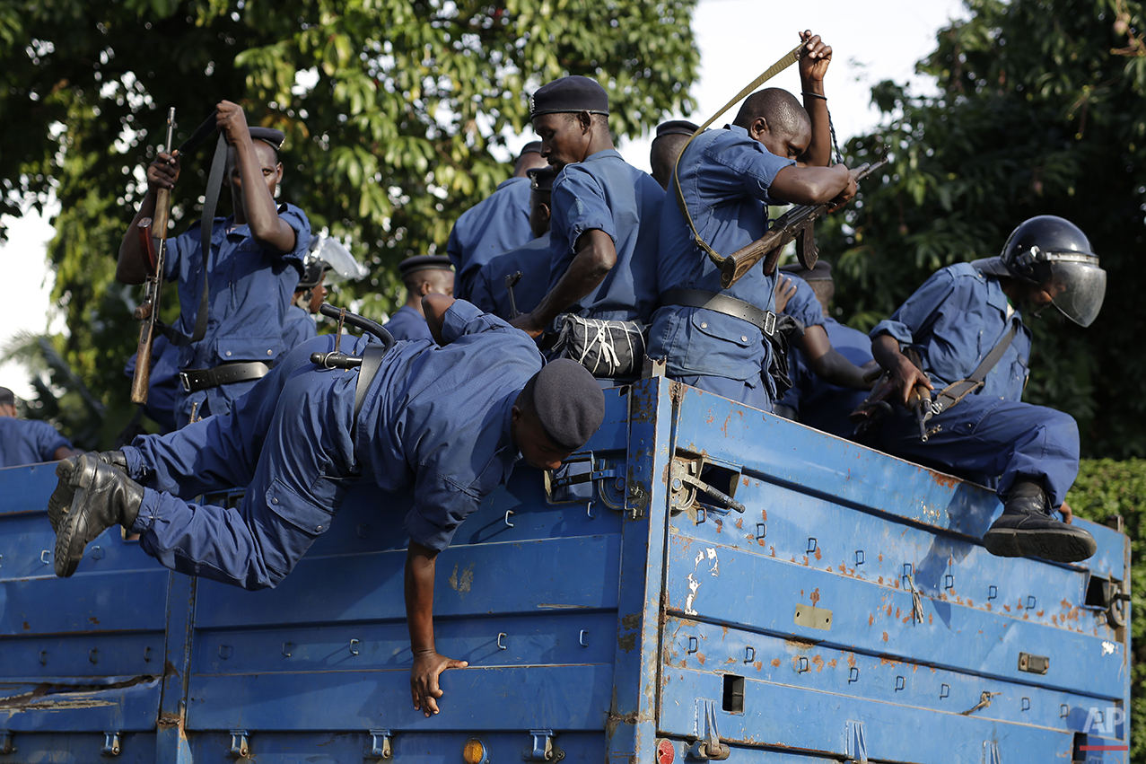  Burundi riot police get off their transport in Bujumbura, Burundi, Wednesday April 29, 2015. Anti-government street demonstrations continued for a fourth day after six people died in protests against the move by President Pierre Nkurunziza to seek a