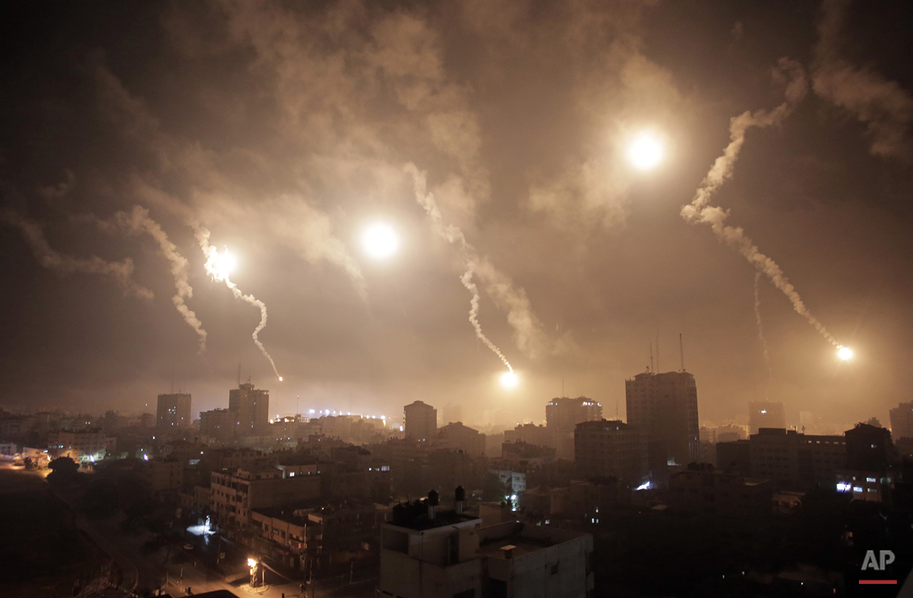  Israeli forces' flares light up the night sky of Gaza City on early Tuesday, July 29, 2014. A truce between Israel and Hamas militants in Gaza remained elusive as diplomats sought to end the fighting at the start of the Eid al-Fitr holiday, marking 