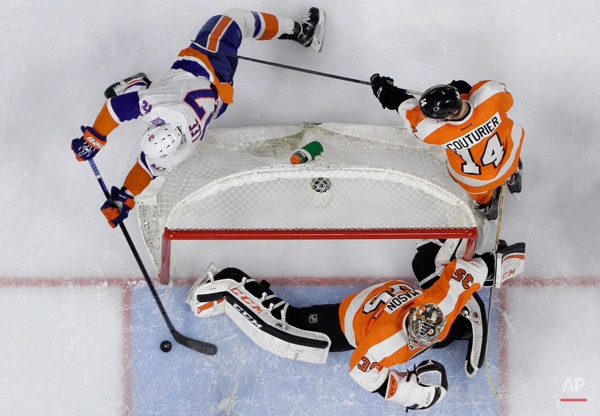 APTOPIX Islanders Flyers Hockey