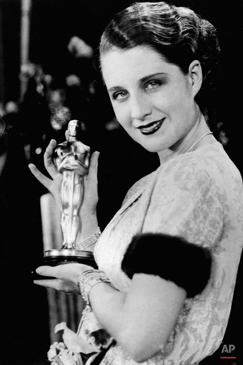  Actress Norma Shearer poses with her Oscar at the Academy Awards banquet in the Fiesta Room, Ambassador Hotel in Los Angeles, Ca., Nov. 5, 1930.  Shearer won for the best performance given by an actress for the movie "The Divorce."  (AP Photo) 