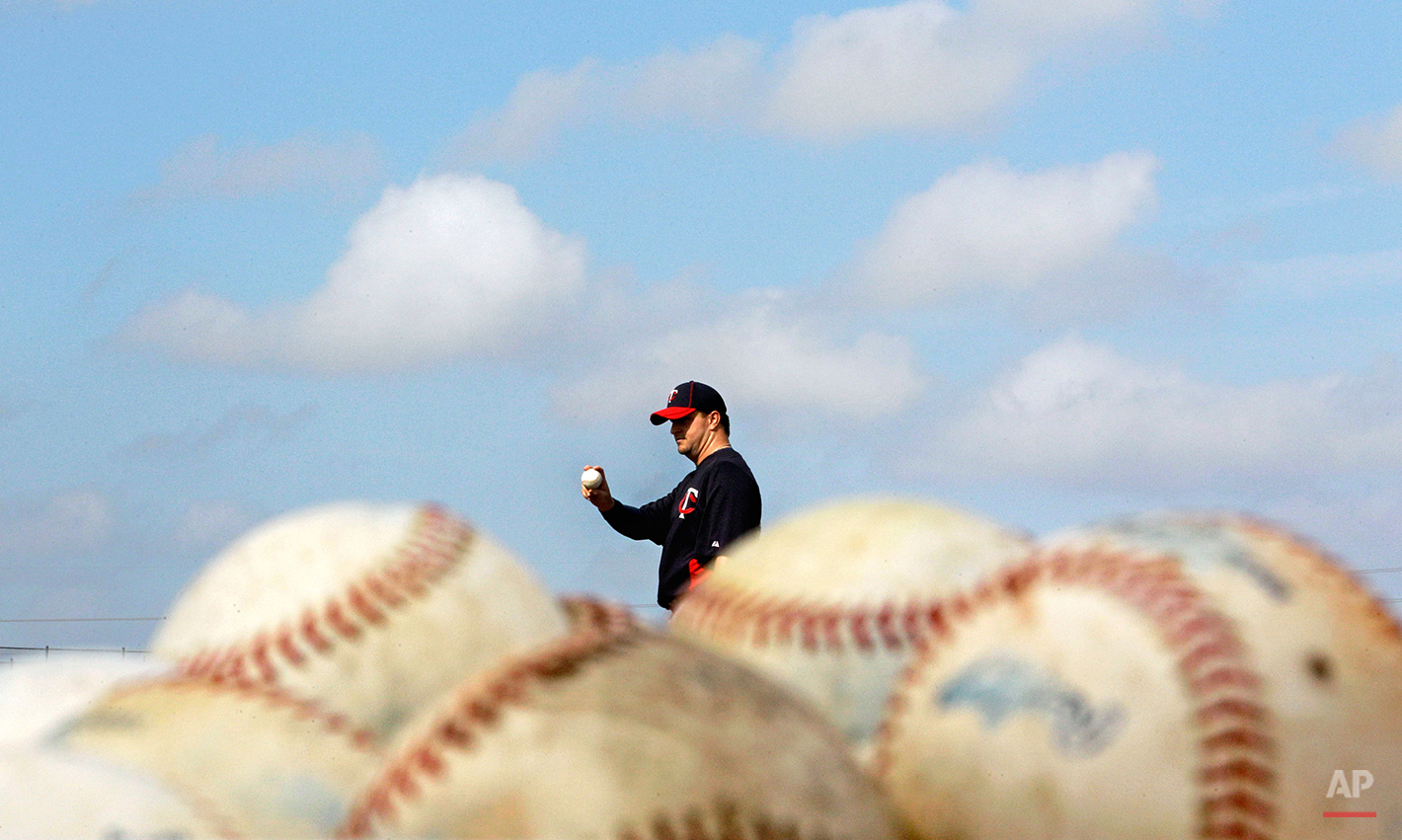  Minnesota Twins pitcher Matt Capps prepares to throw during a baseball spring training workout Monday, Feb. 27, 2012, in Fort Myers, Fla. (AP Photo/David Goldman) 