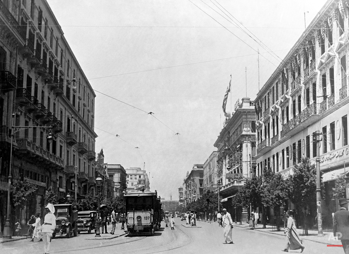  A street scene in Cairo, Egypt, in 1935. (AP Photo/Begy) 