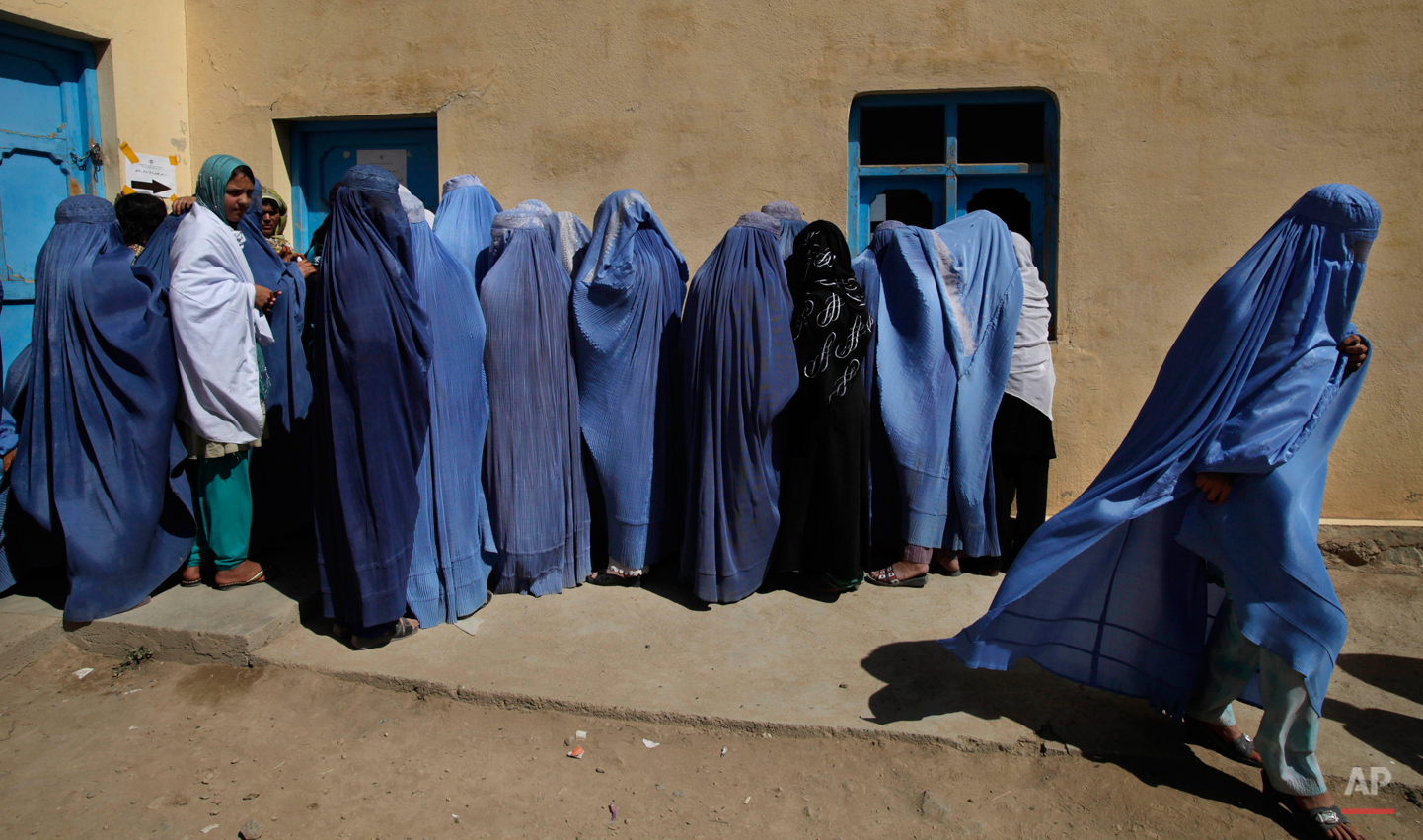  A woman leaves after casting her vote during the pariament elections in Kabul, Afghanistan, Saturday, Sept. 18, 2010. (AP Photo/Saurabh Das) 