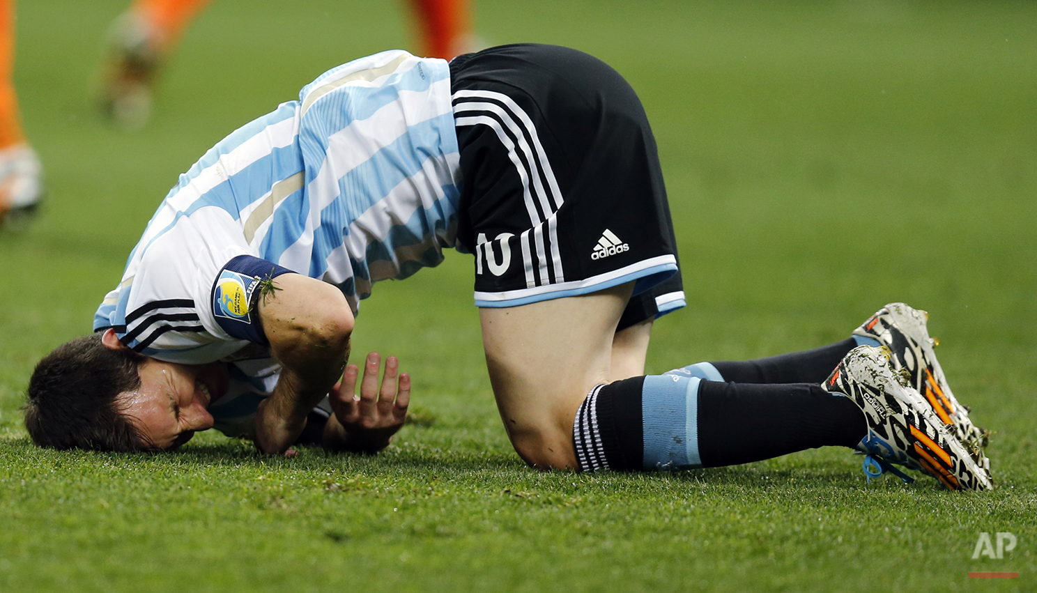  Argentina's Lionel Messi sits on the floor during the World Cup semifinal soccer match between the Netherlands and Argentina at the Itaquerao Stadium in Sao Paulo, Brazil, Wednesday, July 9, 2014. (AP Photo/Frank Augstein) 