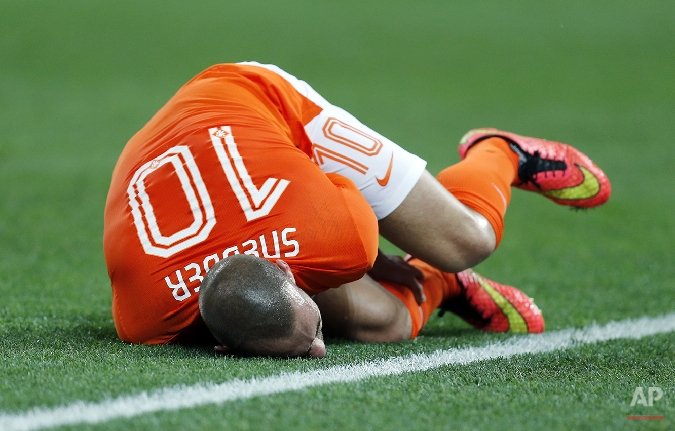  Netherlands' Wesley Sneijder holds his leg after a foul during the World Cup semifinal soccer match between the Netherlands and Argentina at the Itaquerao Stadium in Sao Paulo, Brazil, Wednesday, July 9, 2014. (AP Photo/Frank Augstein) 