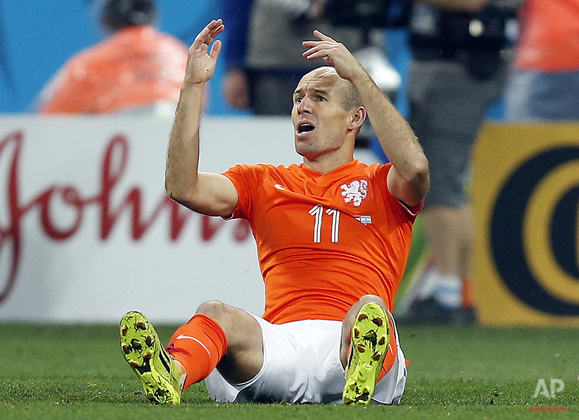  Netherlands' Arjen Robben gestures during the World Cup semifinal soccer match between the Netherlands and Argentina at the Itaquerao Stadium in Sao Paulo, Brazil, Wednesday, July 9, 2014. (AP Photo/Frank Augstein) 