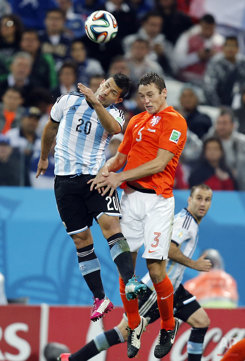  Argentina's Sergio Aguero, left, and Netherlands' Stefan de Vrij go for a header during the World Cup semifinal soccer match between the Netherlands and Argentina at the Itaquerao Stadium in Sao Paulo, Brazil, Wednesday, July 9, 2014. (AP Photo/Fran