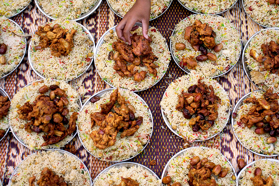 Что приготовить на уразу. Ифтар на Рамадан блюда. Бухарский ифтар. Мусульманские блюда на праздничный стол. Праздничный стол на ифтар.