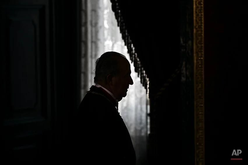 Spanish King Juan Carlos enters the room during a welcome ceremony before a gala dinner for Mexico's President Enrique Pena Nieto, at the Royal Palace, near Madrid, Monday June 9, 2014. King Juan Carlos plans to abdicate and pave the way for his son, Crown Prince Felipe, to become the country's next king. (AP Photo/Daniel Ochoa de Olza, pool)