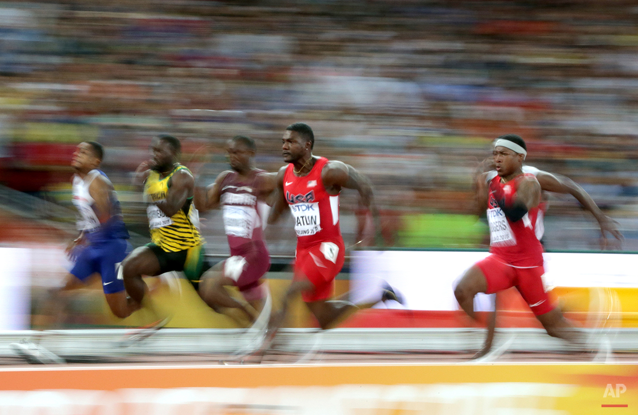  United States' Justin Gatlin, centre, races in a men's 100m semifinal at the World Athletics Championships at the Bird's Nest stadium in Beijing, Sunday, Aug. 23, 2015. (AP Photo/Lee Jin-man) 