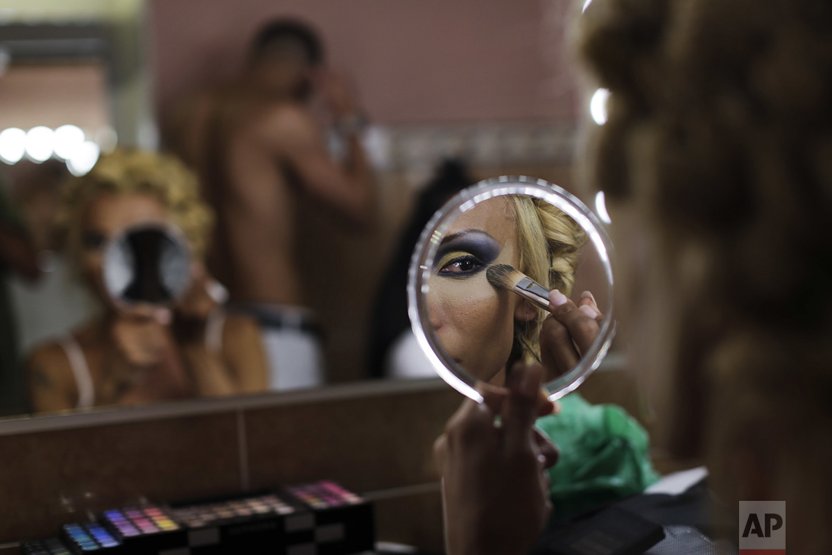  In this Sunday, Sept. 18, 2016 photo, Jey Jonnais, from Panama, applies make up ahead of the Miss Trans Star International 2016 show celebrated in Barcelona, Spain. (AP Photo/Emilio Morenatti) 