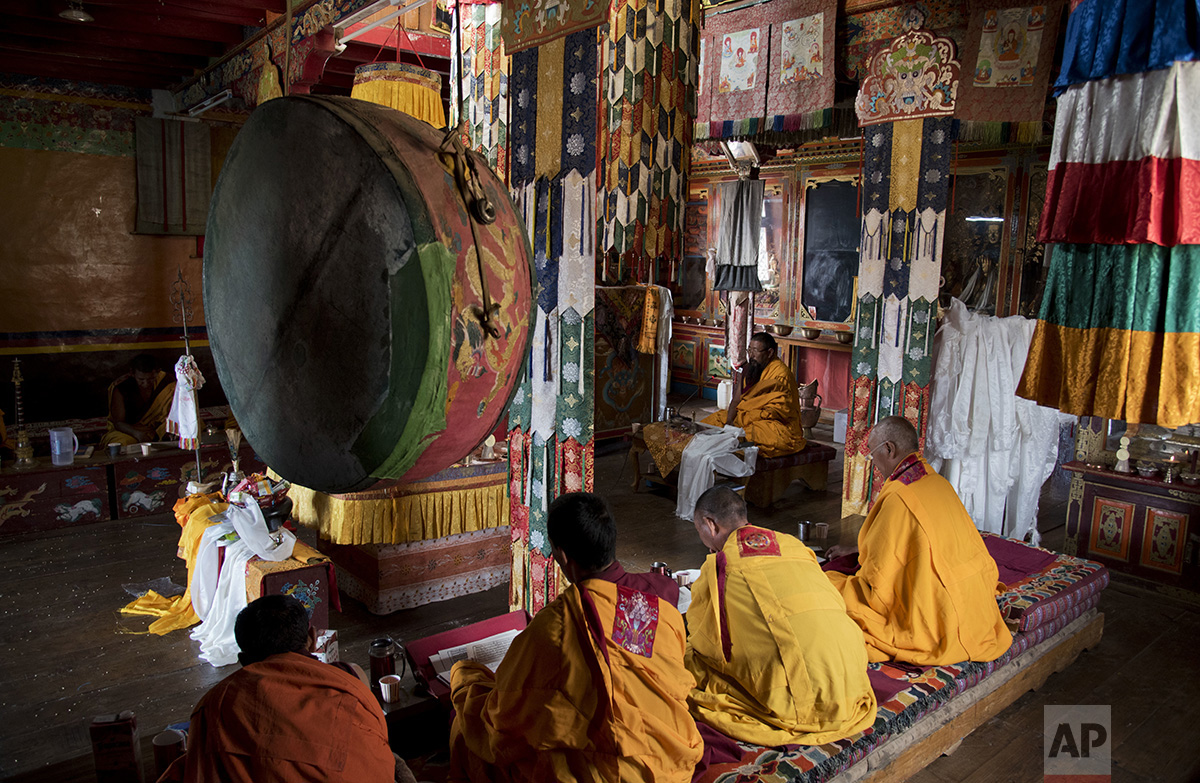  In this Aug. 18, 2016, photo, Buddhist monks perform their daily rituals in the monastery of Komic in Spiti Valley, India. &nbsp;(AP Photo/Thomas Cytrynowicz) 