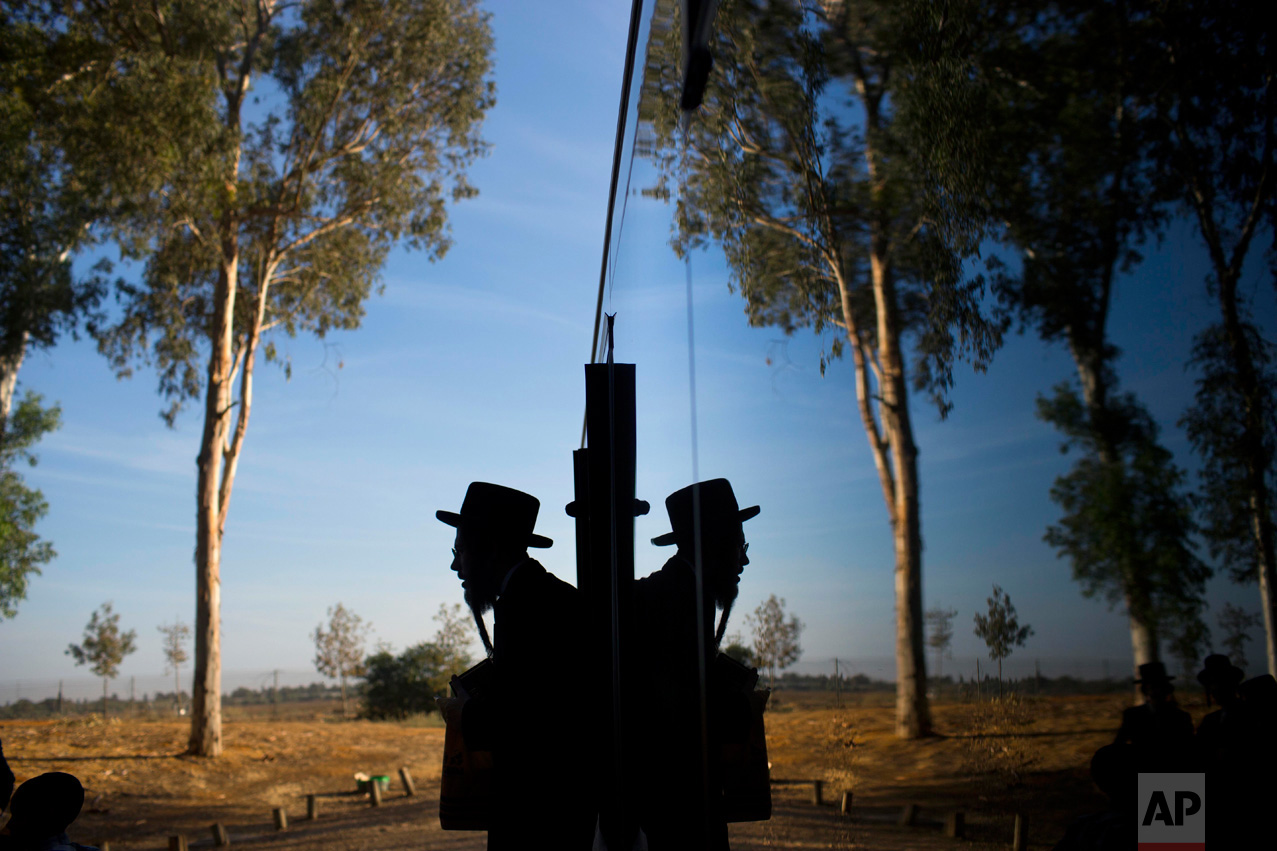 Mideast Israel Yom Kippur Tashlich